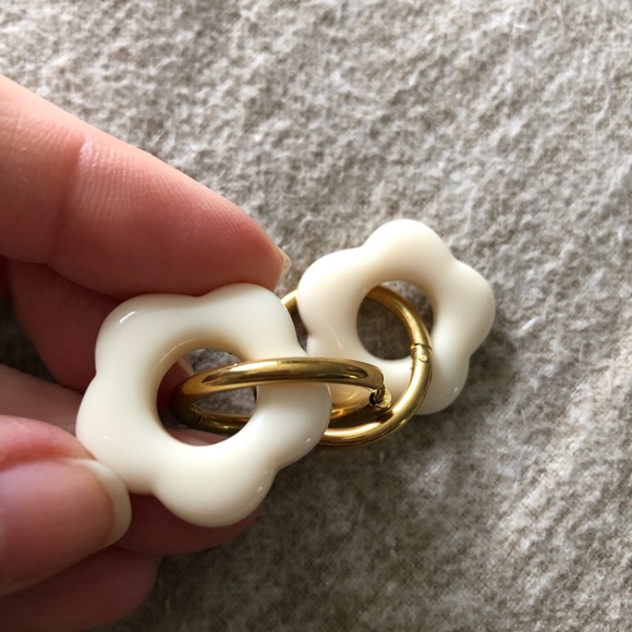 Cute flowery earrings - Picture 4 of 4